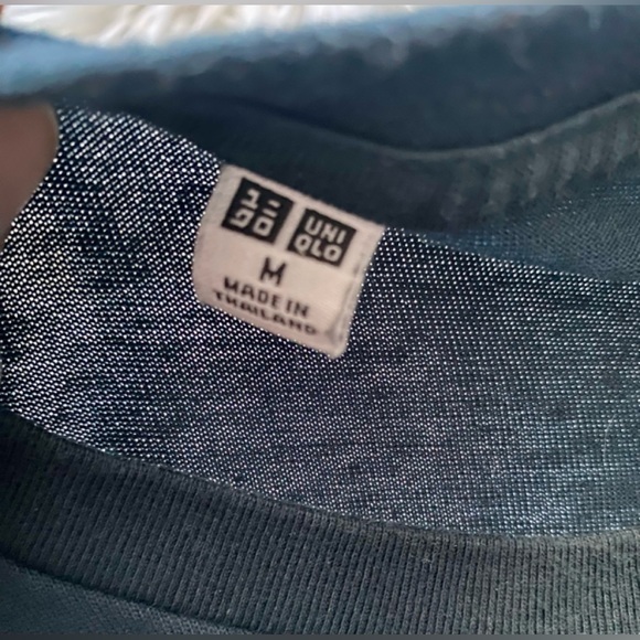 *Sold* Men’s UniQlo Tee - Picture 2 of 4